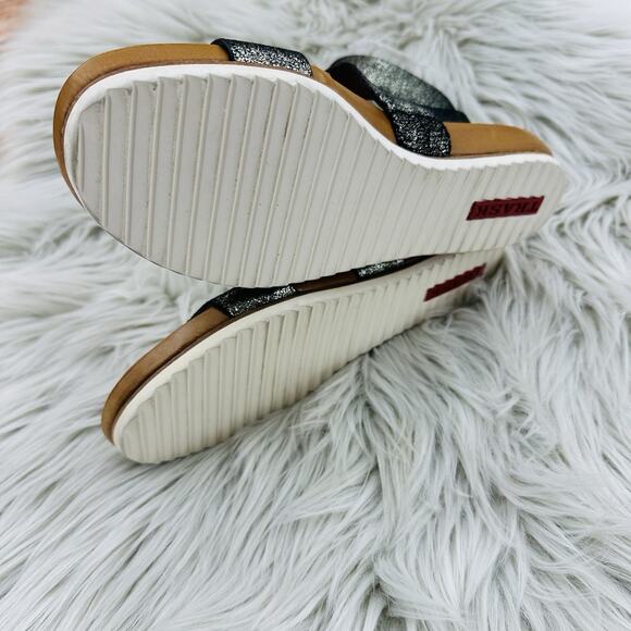 Trask Women's Ryder Gladiator Sandals Silver Pewter Metallic Suede Size 7 NEW - Picture 5 of 6